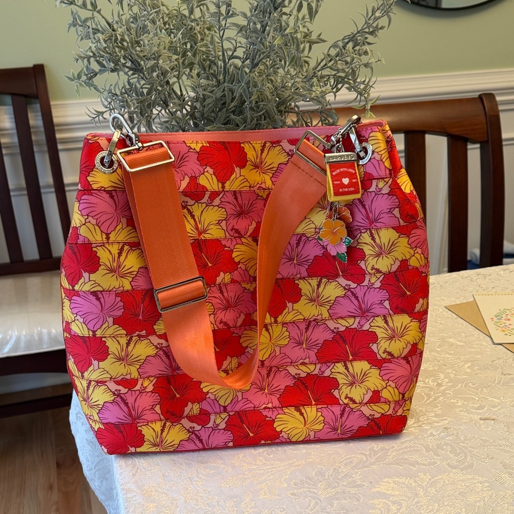 Harveys Seatbelt Hibiscus 🌺 Hobo bag💕PRICE FIRM